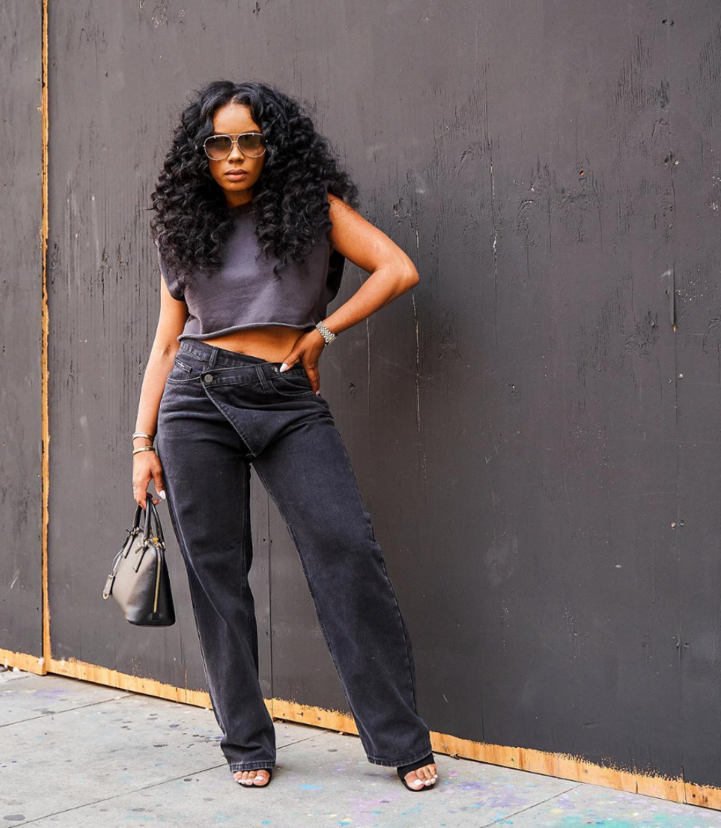 Grey jeans casual outfit hot sale